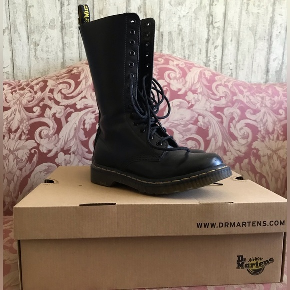 Doc Martens 1914 Boots 14 Eye - Picture 1 of 12